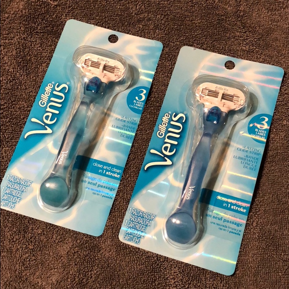 ❤️BRAND NEW VENUS RAZORS❤️